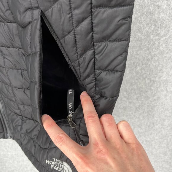 The North Face Mens Thermoball Trekker Vest Size M Black Quilted Puffer FLAW - Picture 4 of 16